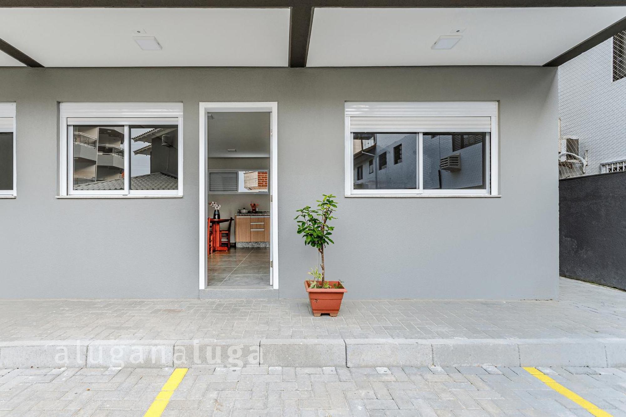 Apartamento Residencial Ingleses Norte - A 2 Min Da Praia#3 *